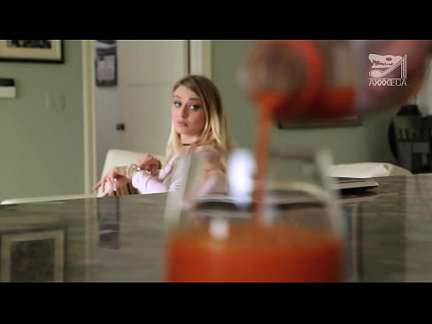 ❤️ Ragazza calda cù tette grandi è figa stretta riceve u cazzo da u perdente, ma assai duru ️ Video sessu à co.image-kassir.ru ️❤